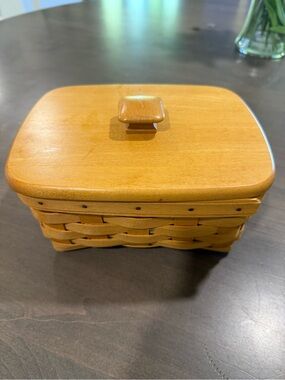 Longaberger 1998 Address
Basket With Protector &
Wooden Lid
